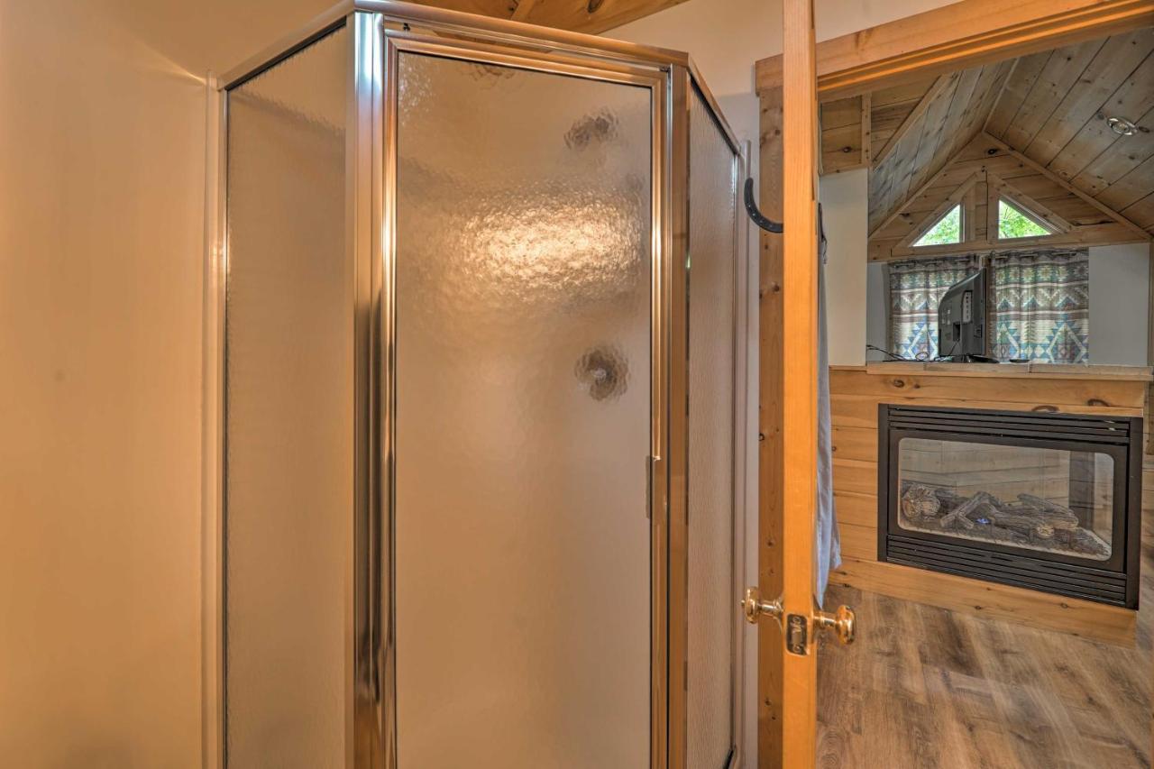 Cozy Retreat With Porch And Double Jj Resort Access! Rothbury Esterno foto