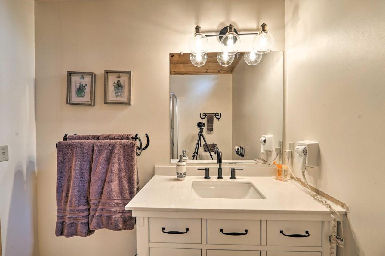 Cozy Retreat With Porch And Double Jj Resort Access! Rothbury Esterno foto