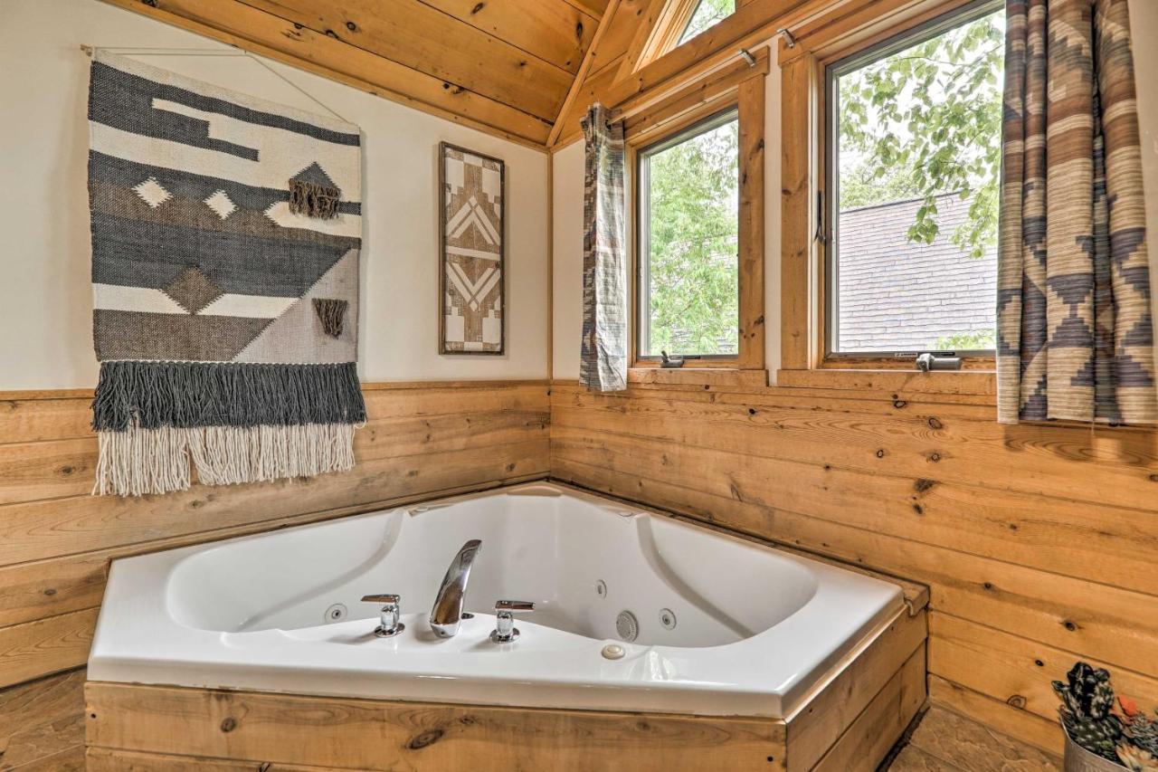 Cozy Retreat With Porch And Double Jj Resort Access! Rothbury Esterno foto