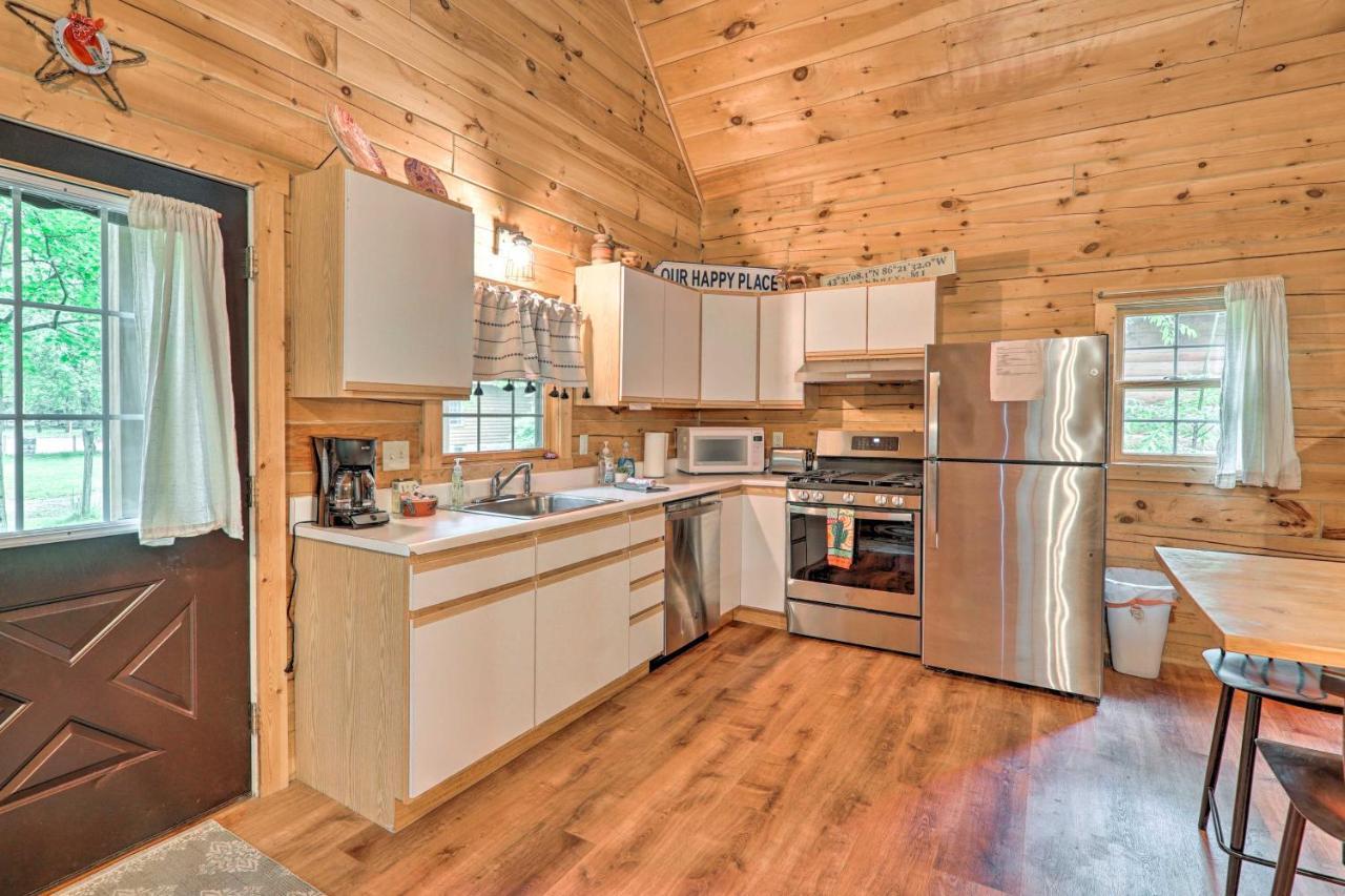 Cozy Retreat With Porch And Double Jj Resort Access! Rothbury Esterno foto