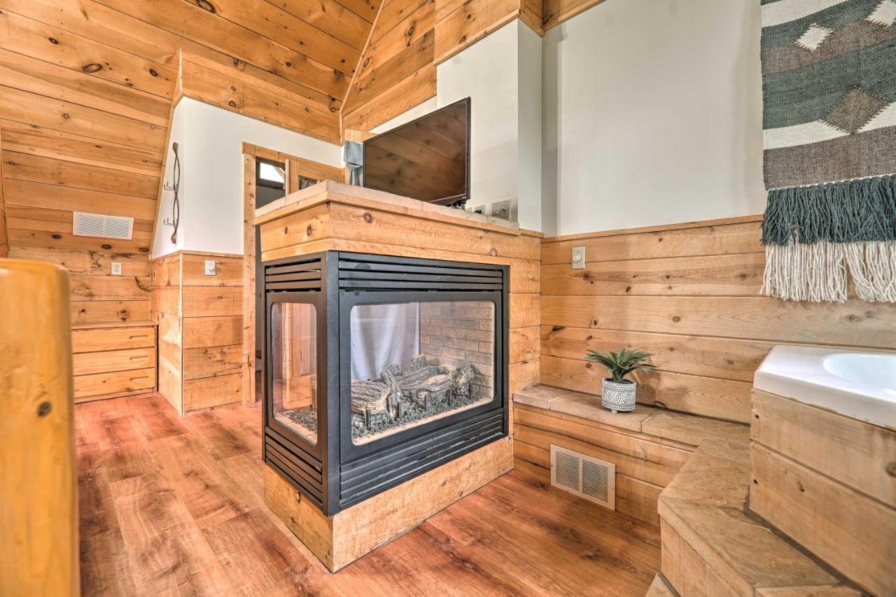 Cozy Retreat With Porch And Double Jj Resort Access! Rothbury Esterno foto