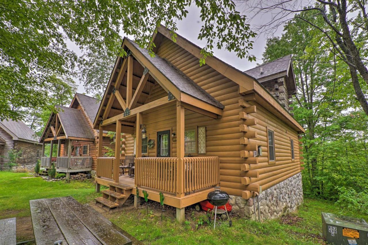 Cozy Retreat With Porch And Double Jj Resort Access! Rothbury Esterno foto