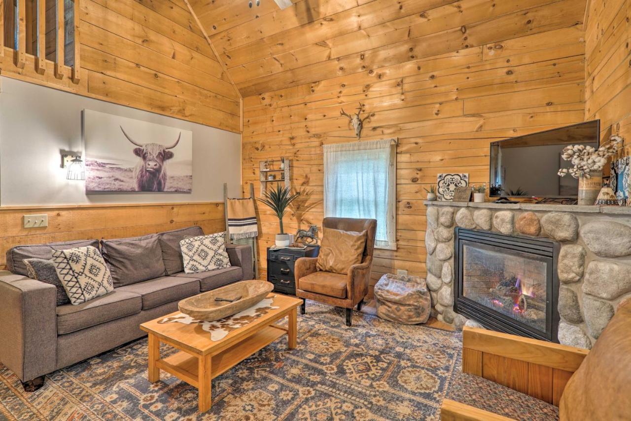 Cozy Retreat With Porch And Double Jj Resort Access! Rothbury Esterno foto