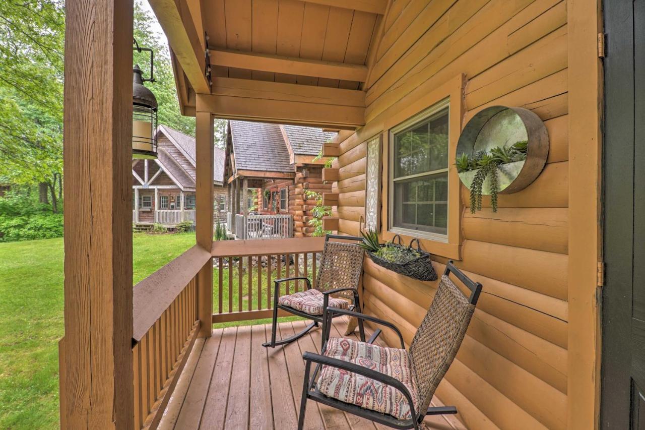 Cozy Retreat With Porch And Double Jj Resort Access! Rothbury Esterno foto