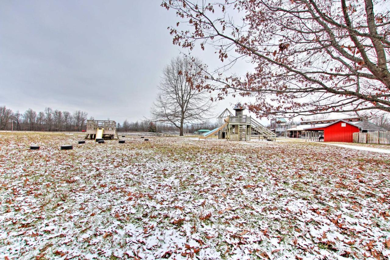 Cozy Retreat With Porch And Double Jj Resort Access! Rothbury Esterno foto